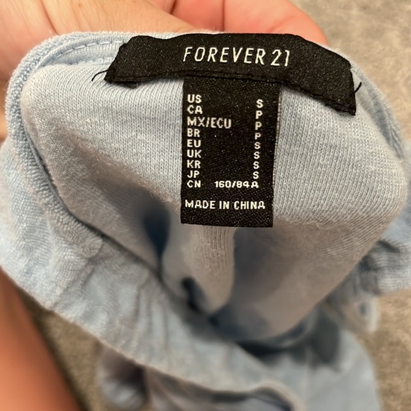 Light blue terry material forever 21 crop top - Picture 4 of 4